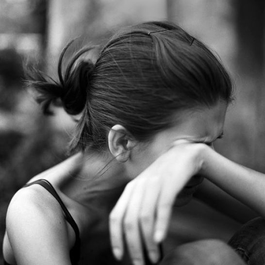 Black-and-white-pictures-of-people-crying_2