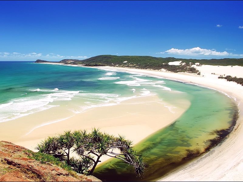 SUNNY_BEACH_Wallpaper_og032