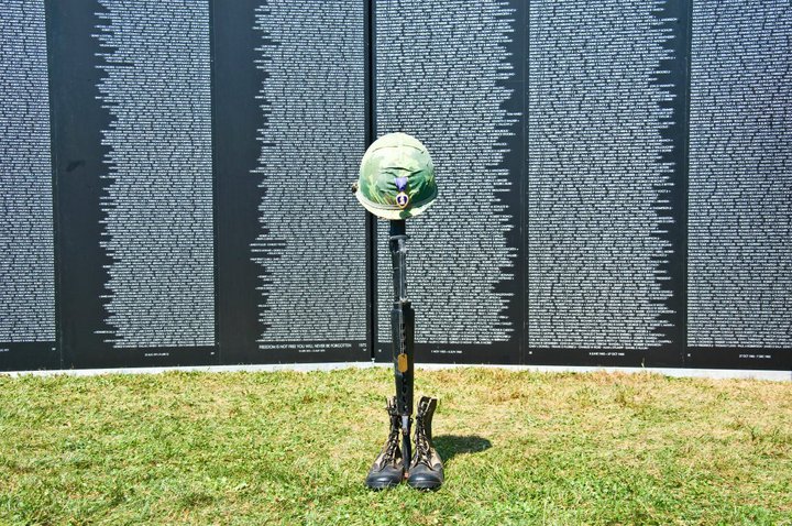 Vietnam-wall-sidney-oh-sep2010