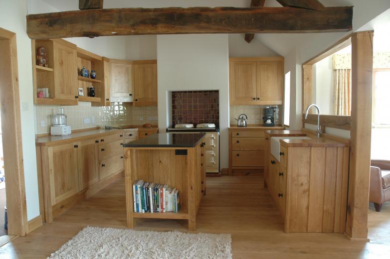 Beautiful-Wooden-Free-Standing-Kitchen-Islands