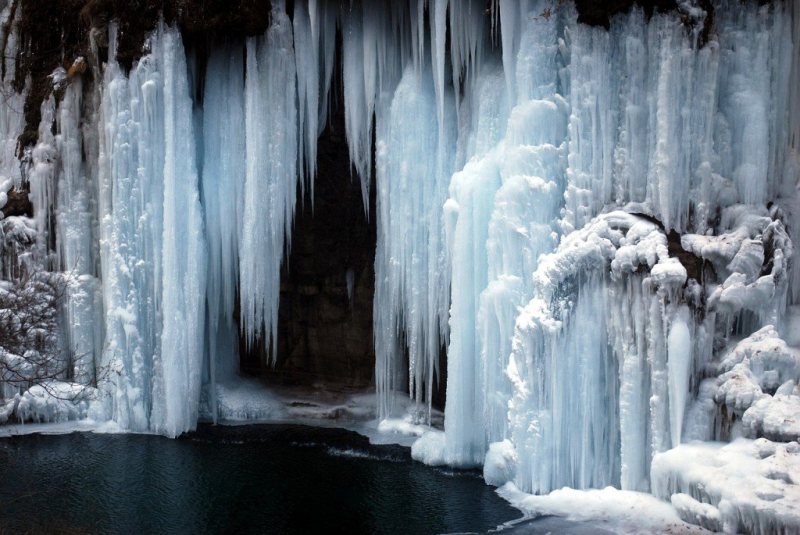 Frozen-waterfall
